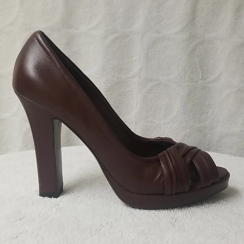 COLE HAAN maroon leather pumps